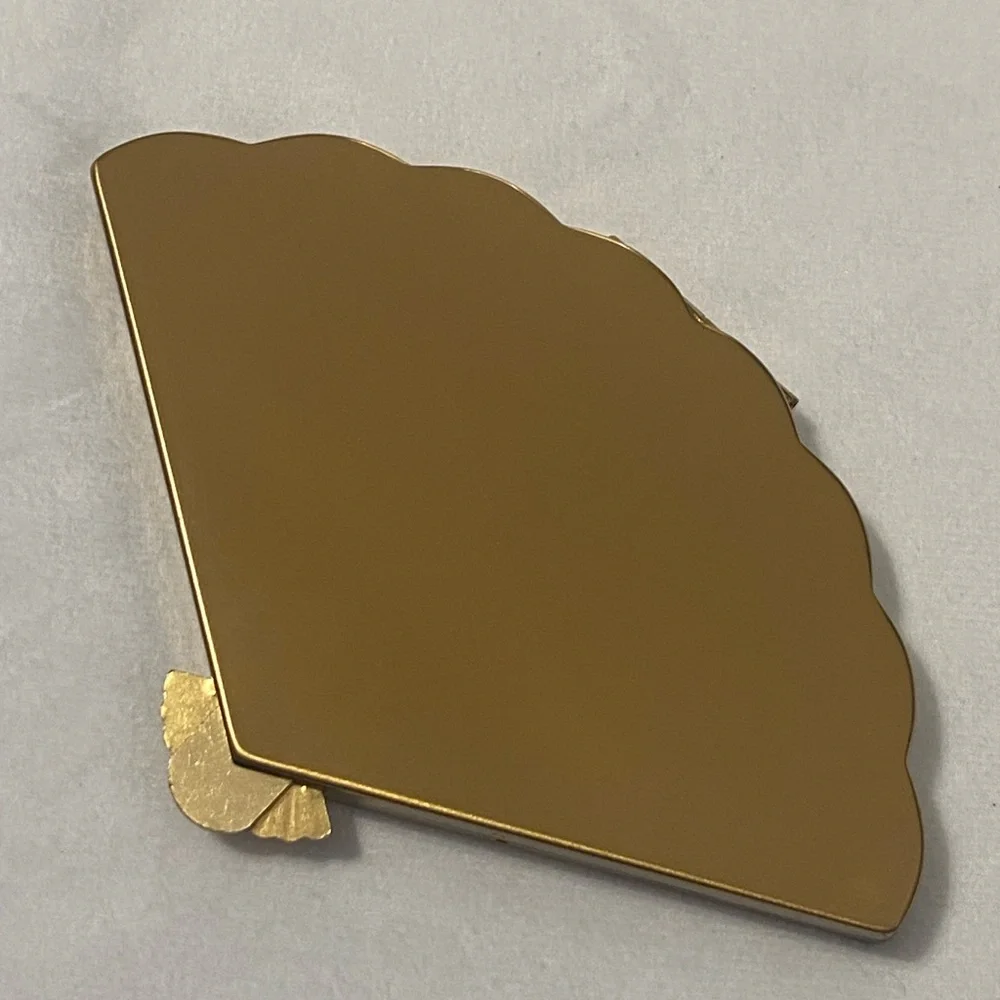 RARE 1940s Gold Henriette Mirror Compact with Etched Design - Picture 3 of 16